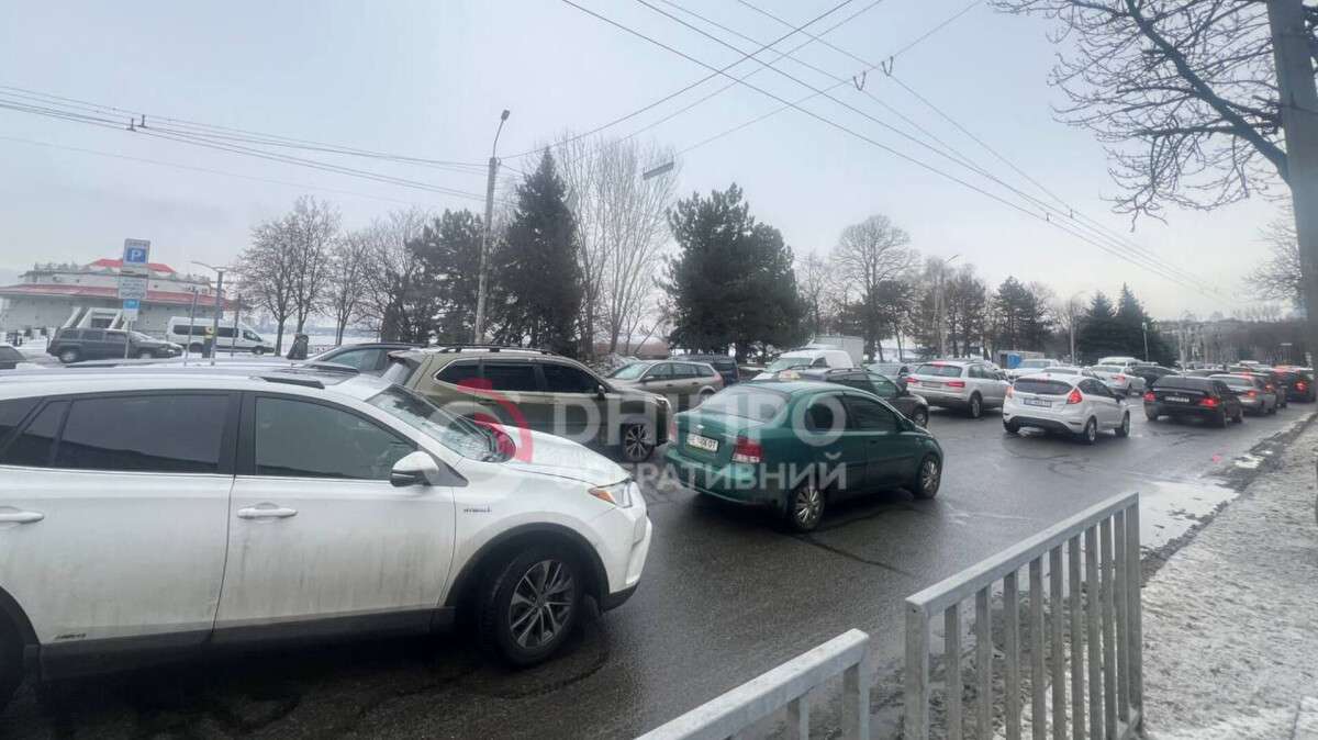 Перекрили Січеславську Набережну 5 січня 2026: як курсує транспорт