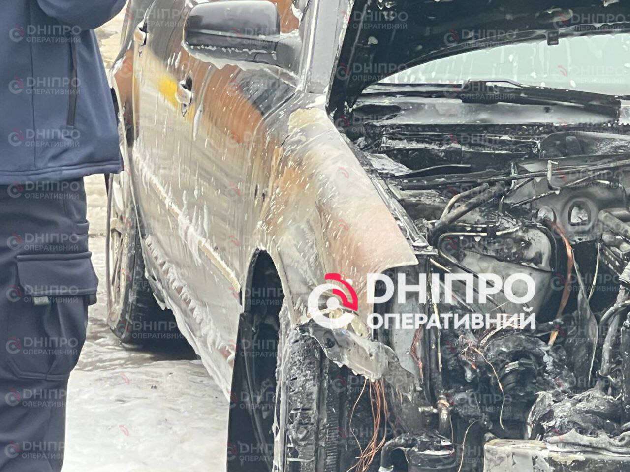 Загорелся автомобиль возле