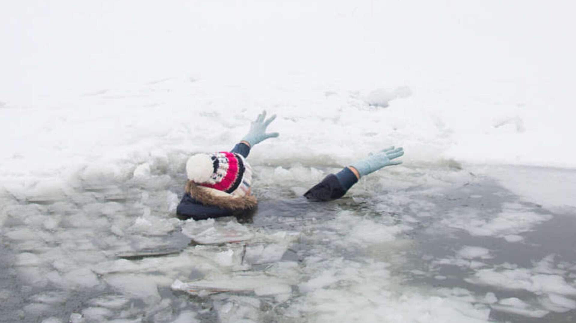 На Дніпропетровщині крижана водойма забрала життя людини
В Україні цієї зими фіксують перші випадки трагедій, які трапляються на водоймах, вкритих тонким шаром криги. Дніпропетровщина стала одним з…