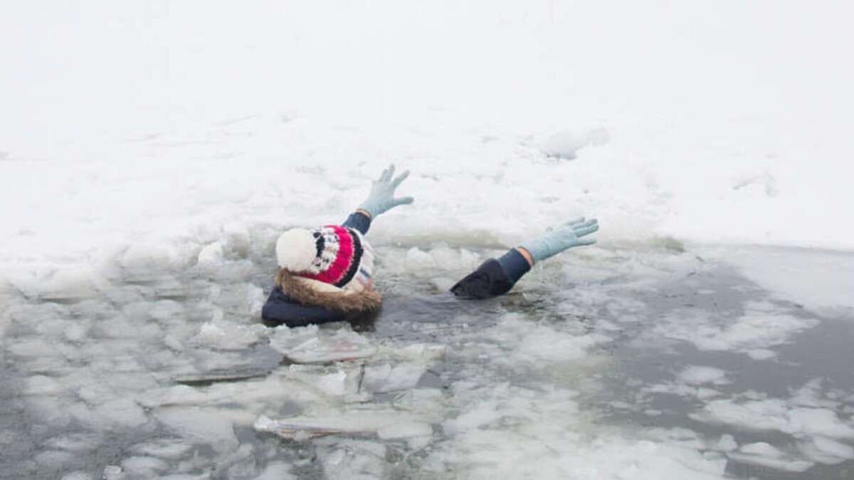 Смерть на льду: на Днепропетровщине погиб человек