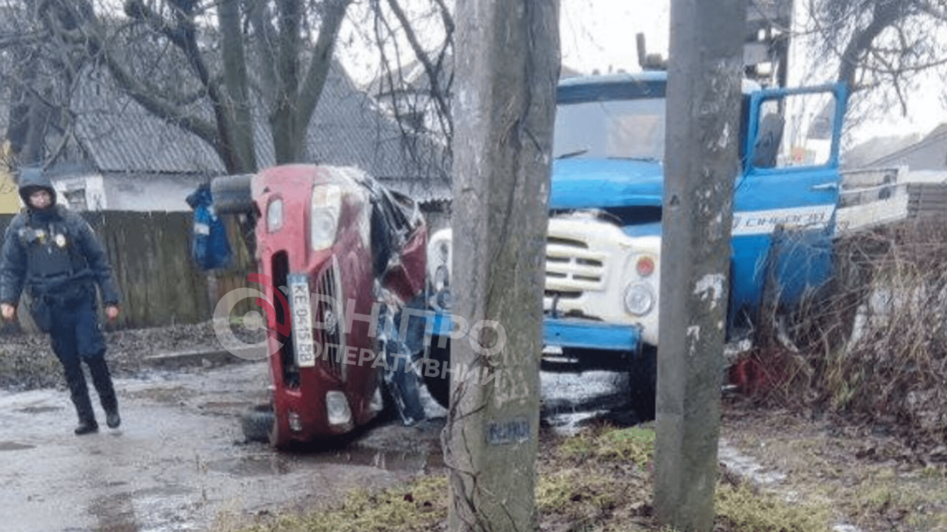 У Дніпрі на Металургів KIA перекинувся внаслідок ДТП та збив пішохода
У середу, 7 січня, в Дніпрі сталася серйозна дорожньо-транспортна пригода, внаслідок якої постраждали дві людини. Про це повідомляє «Дніпро Оперативний»,…