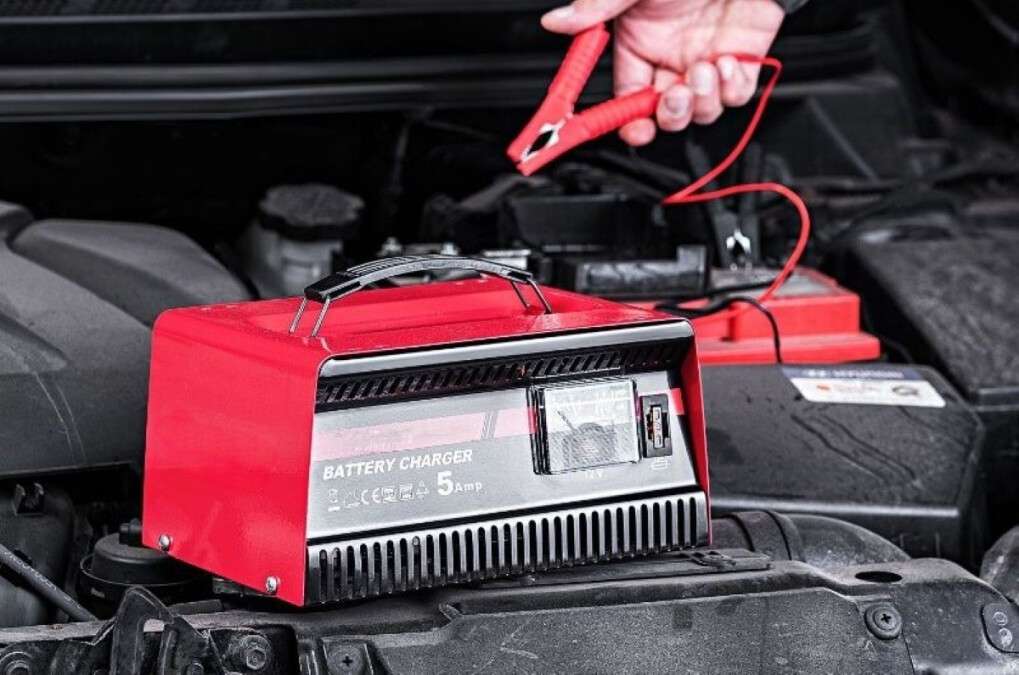 Зарядка гаджетів від автомобільного акумулятора