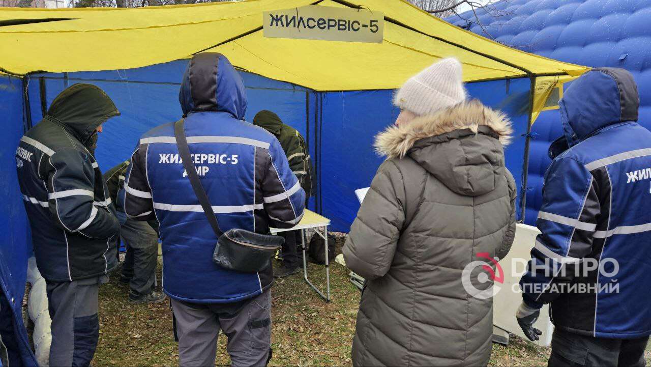 Атака на Дніпро вночі 10 січня: постраждали багатоповерхівки - кадри з місця