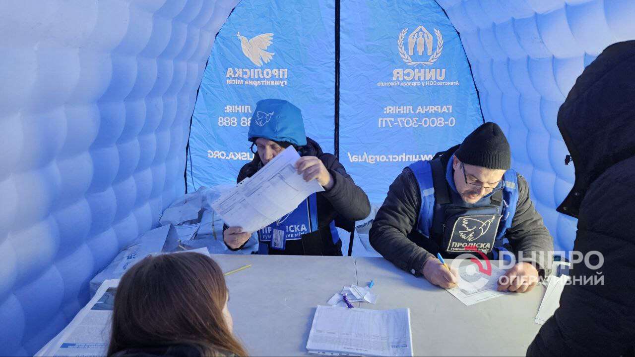 Атака на Днепр ночью 10 января: пострадали многоэтажки - кадры с места