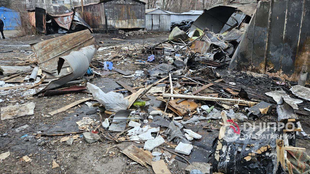 Атака на Днепр ночью 10 января: пострадали многоэтажки - кадры с места