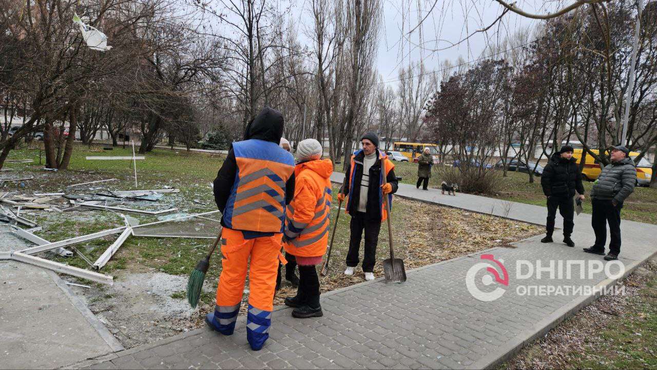 Атака на Днепр ночью 10 января: пострадали многоэтажки - кадры с места