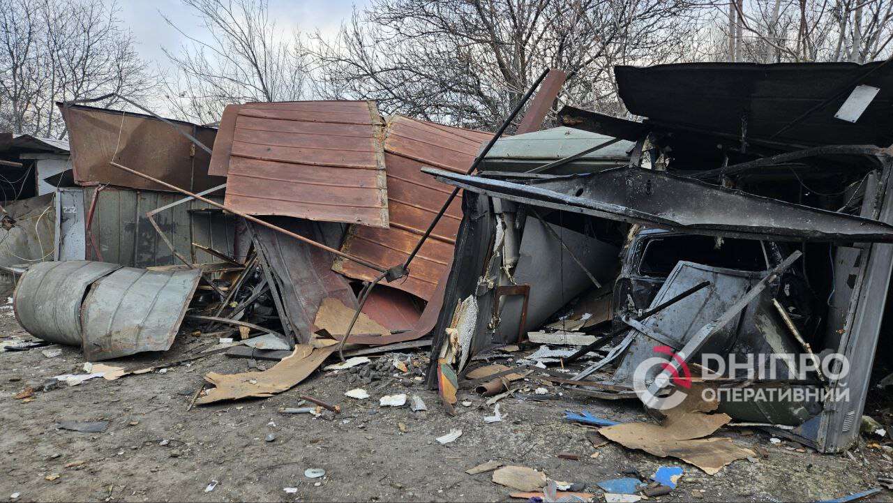 Атака на Днепр ночью 10 января: пострадали многоэтажки - кадры с места