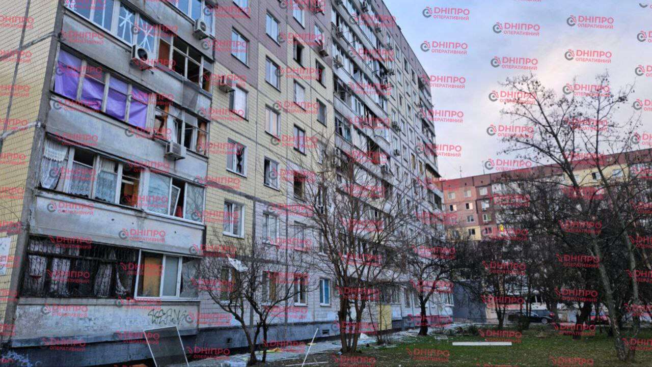 Атака на Днепр ночью 10 января: пострадали многоэтажки - кадры с места