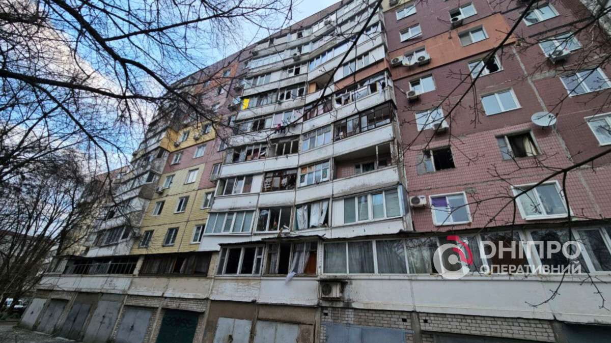 Атака на Днепр ночью 10 января: пострадали многоэтажки - кадры с места