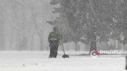 Днепр справляется с непогодой: коммунальщики работают в усиленном режиме