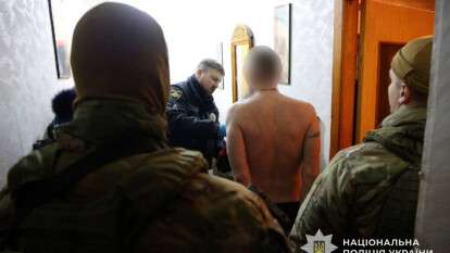 Дніпрянин взяв у заручники матір