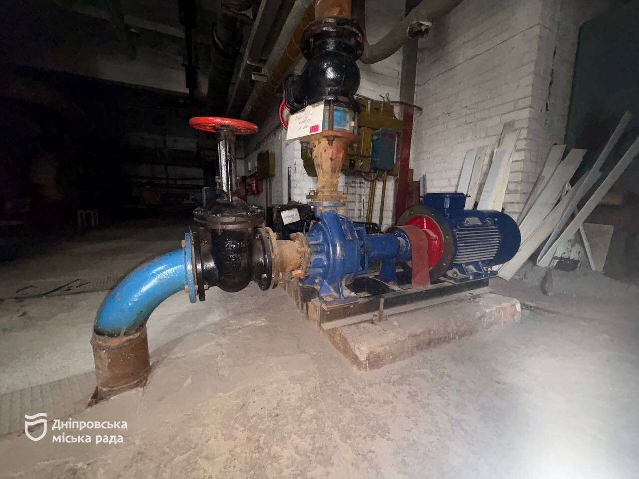 Опалювальний сезон у Дніпрі - найскладніший за весь час: тепловики працюють безперервно