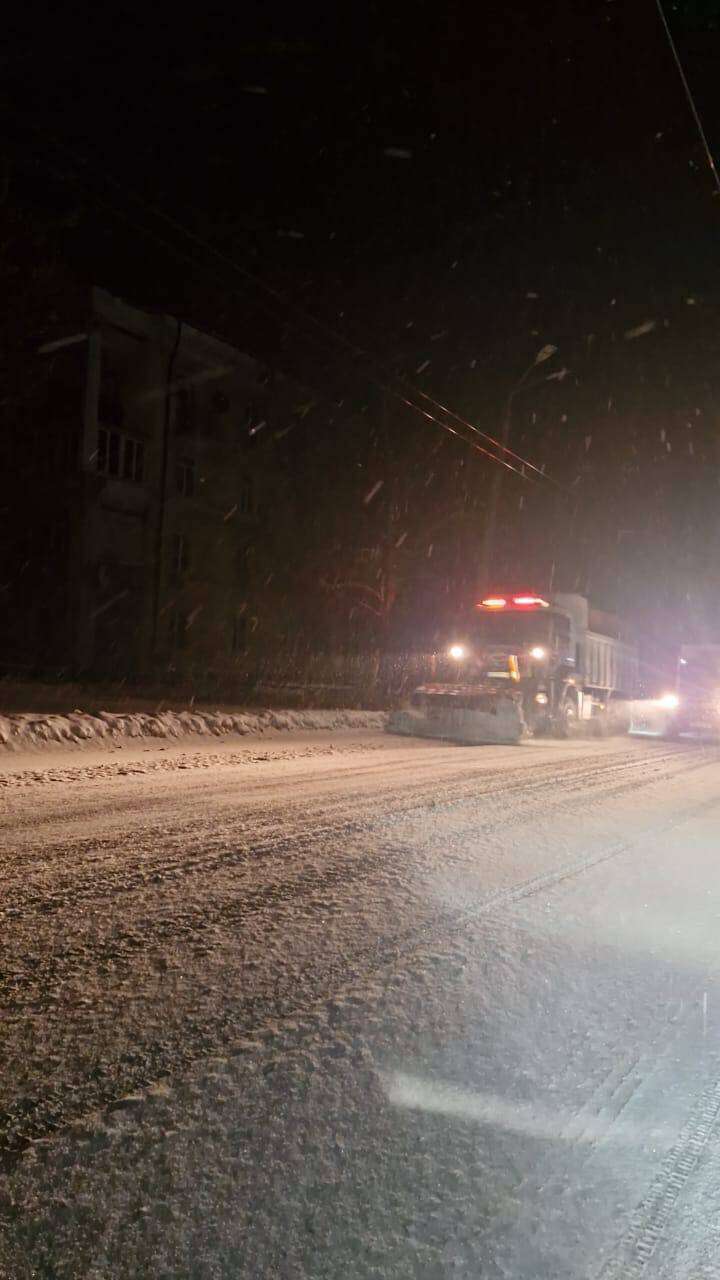 Снегопад в Днепре 15 января: как коммунальщики борются с непогодой