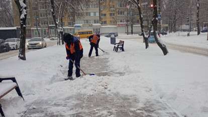 Снегопад в Днепре 15 января: как коммунальщики борются с непогодой