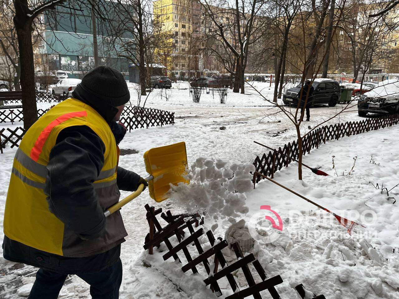 Прибирання снігу та боротьба з ожеледицею