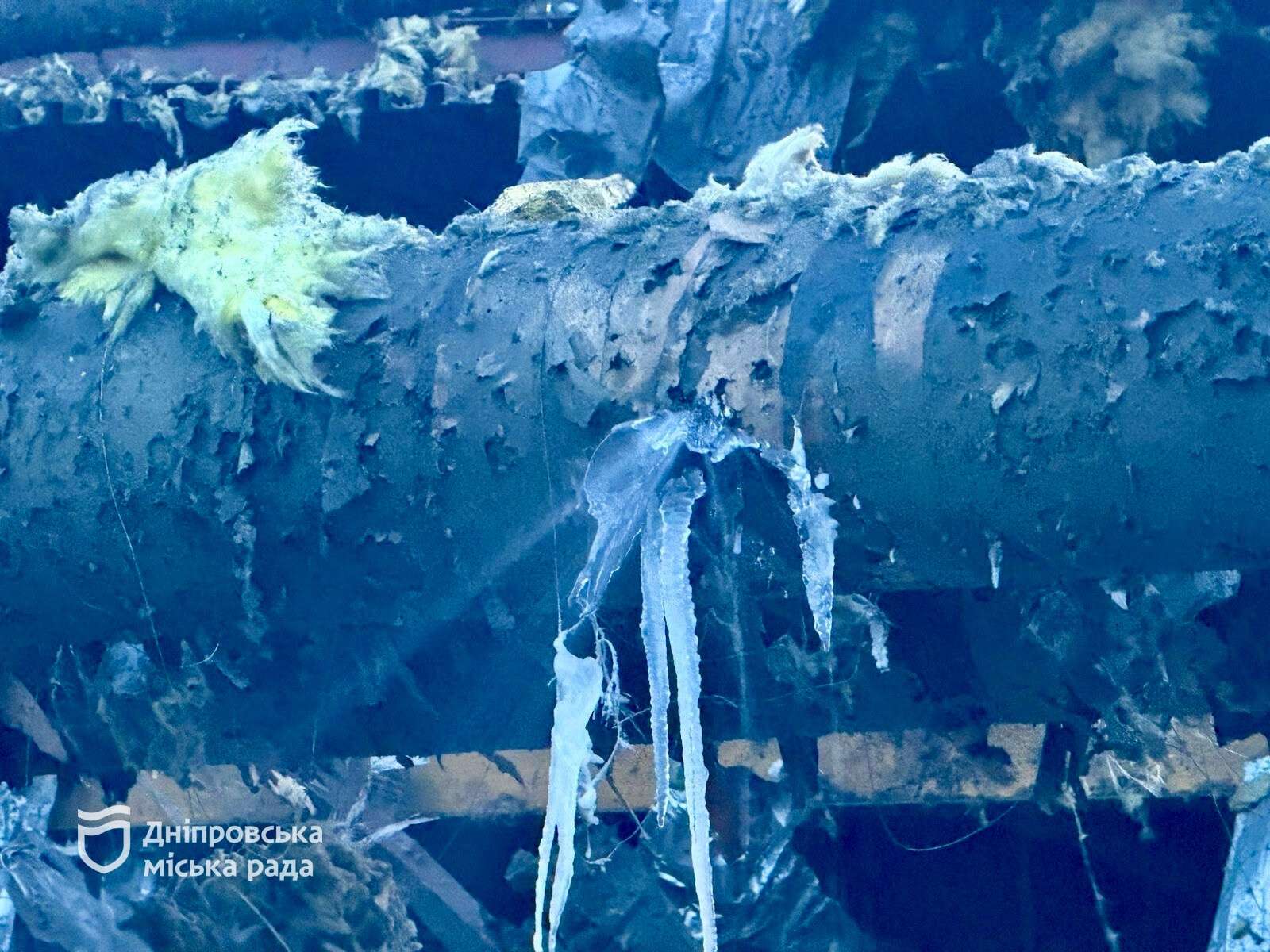 Через нічну атаку у Дніпрі пошкоджено об’єкт теплопостачання: без тепла понад сотня будівель