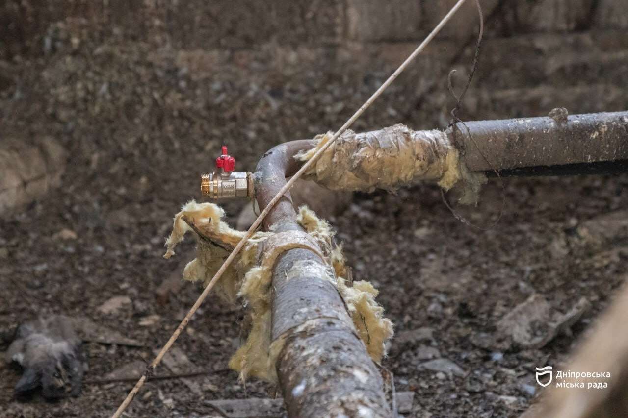У Дніпрі комунальники оперативно відновлюють опалення