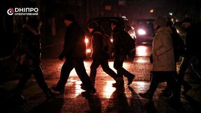 Блекауты в Днепре: как выживают пешеходы