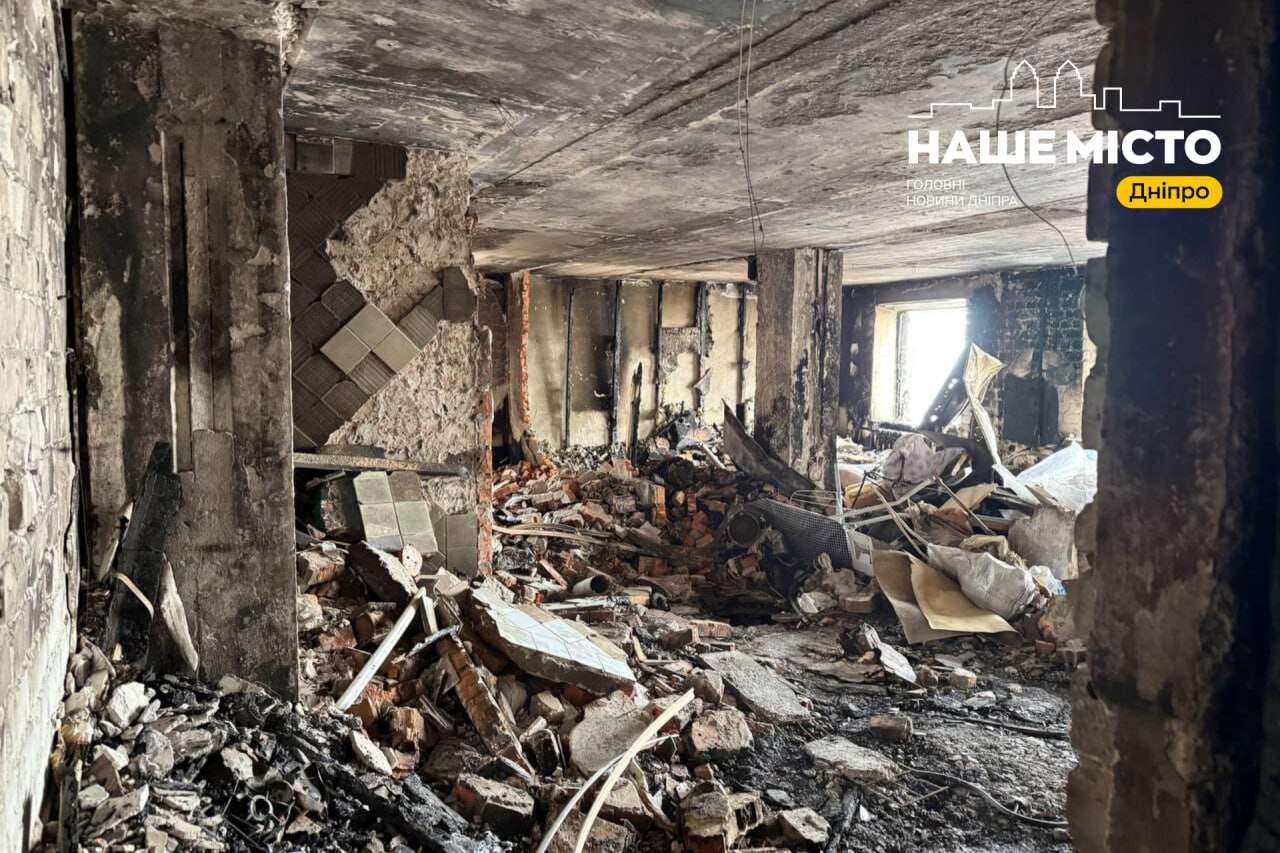 БпЛА 22 января попал в дом в Днепре: что происходит на месте удара