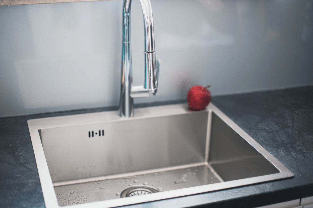 Вибираємо раковину, на якій не залишаються розводи та плями