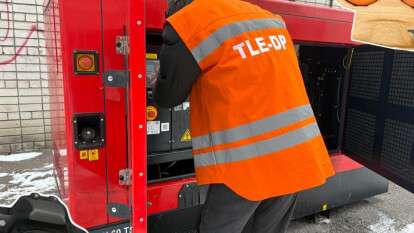 Замість вдячності – вандалізм: у Дніпрі мешканці закидали яйцями генератор теплопункту