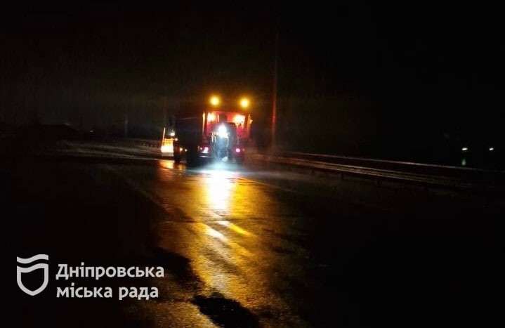 Погода у Дніпрі погіршилася 31 січня: комунальники працюють з ночі