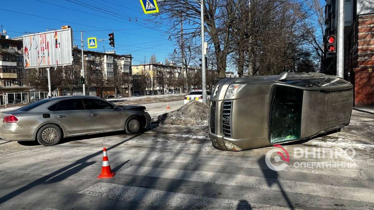 ДТП на Александра Поля 3 февраля: перевернулась Toyota - подробности