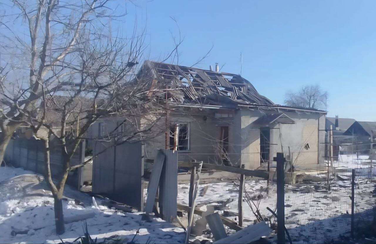 Атаки на Дніпропетровщину 4 лютого: виникла масштабна пожежа, є постраждалі