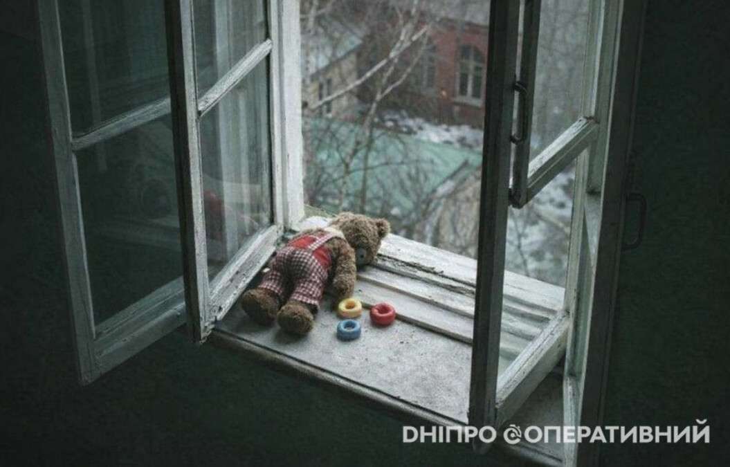 На Дніпропетровщині рятують хлопчика, який випав з вікна п’ятого поверху