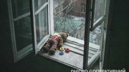 На Дніпропетровщині рятують хлопчика, який випав з вікна п’ятого поверху