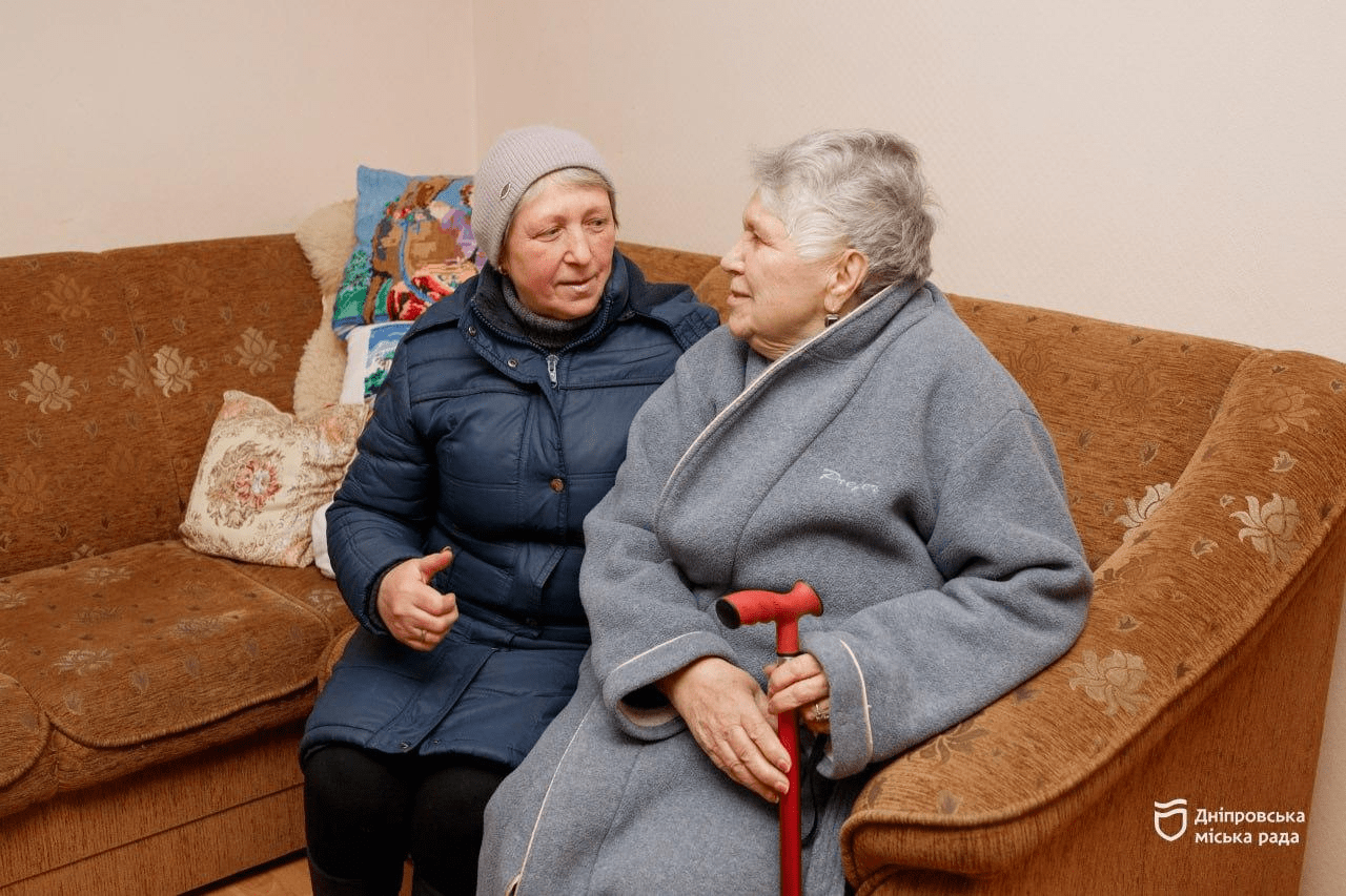 Помощь пожилым днепрянам