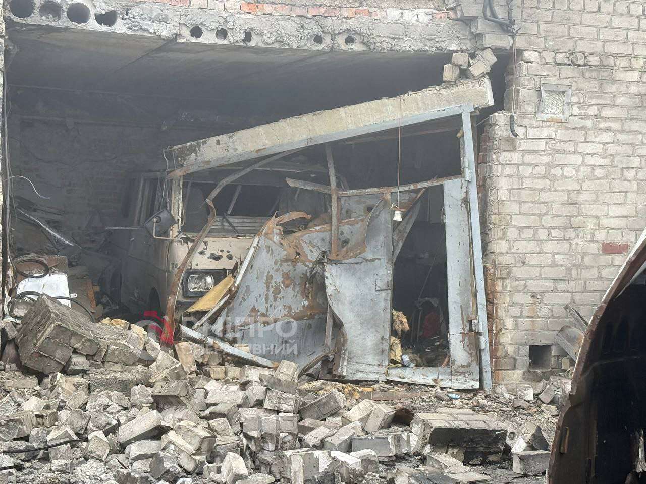 Днепр атака БпЛА 7 февраля: как выглядит повреждённое троллейбусное депо