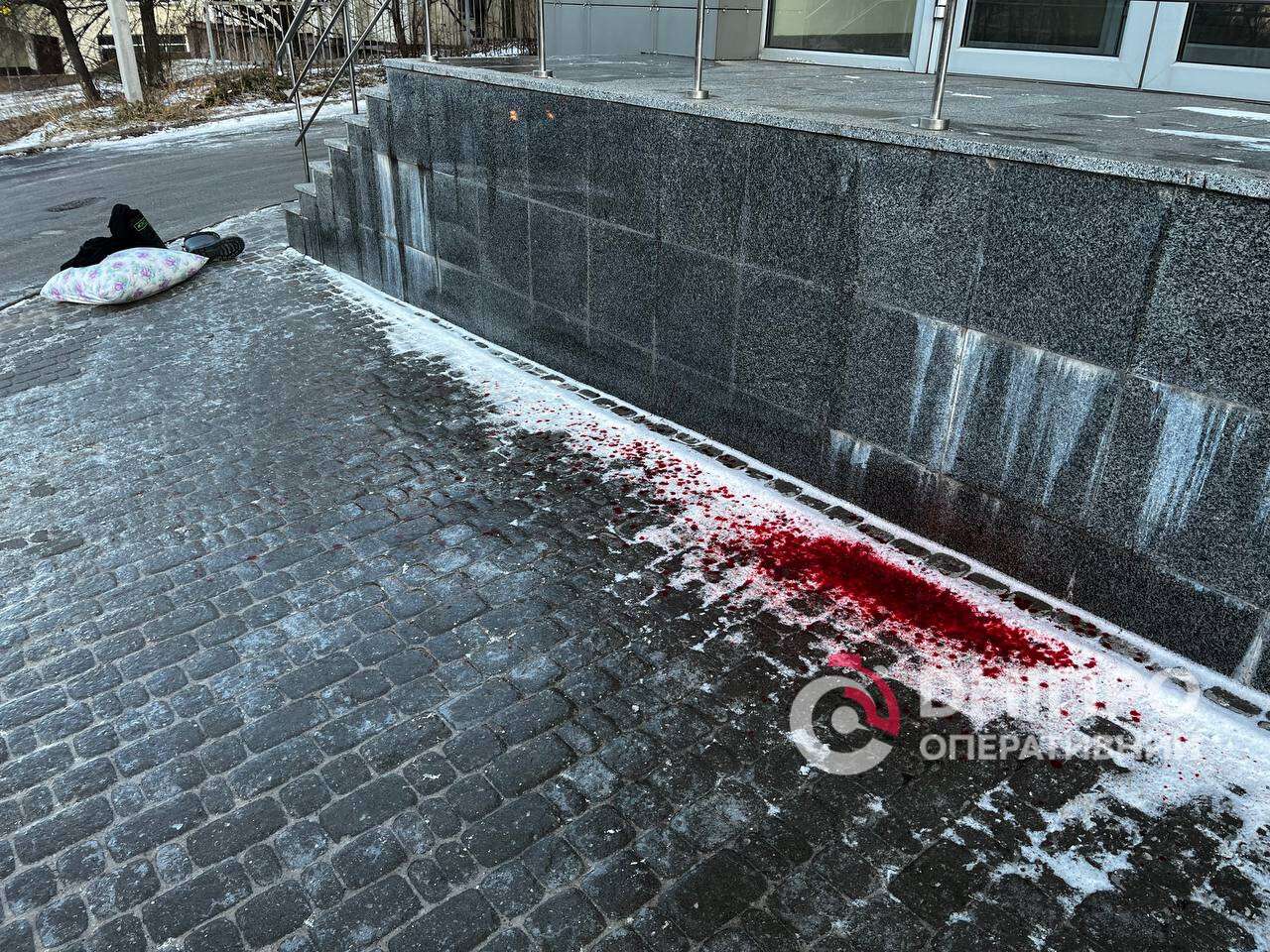 Выпала женщина на Поля