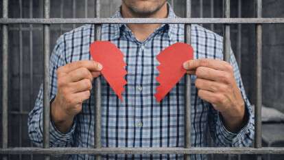 Ограбление из-за разбитого сердца: в Кривом Роге мужчина пошёл на преступление в День святого Валентина, чтобы вернуться в тюрьму