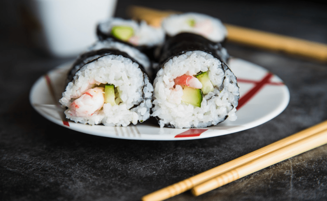 Как выбрать свежие роллы: советы по заказу и доставке
