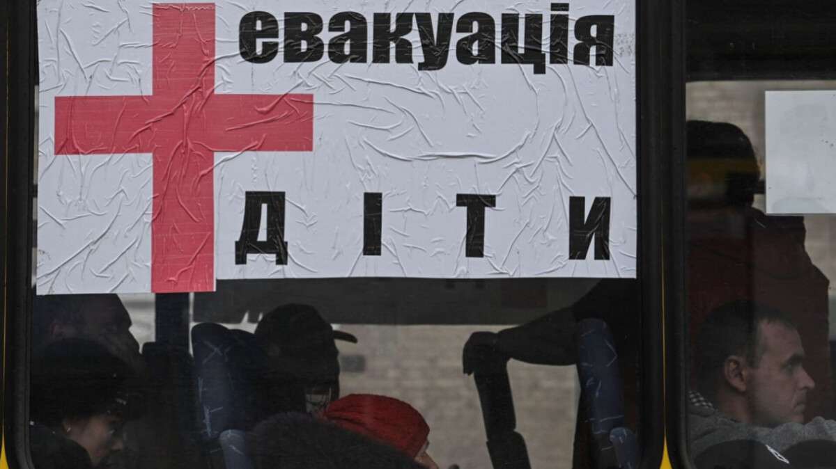 Принудительная эвакуация детей без согласия родителей из зон боевых действий: закон принят