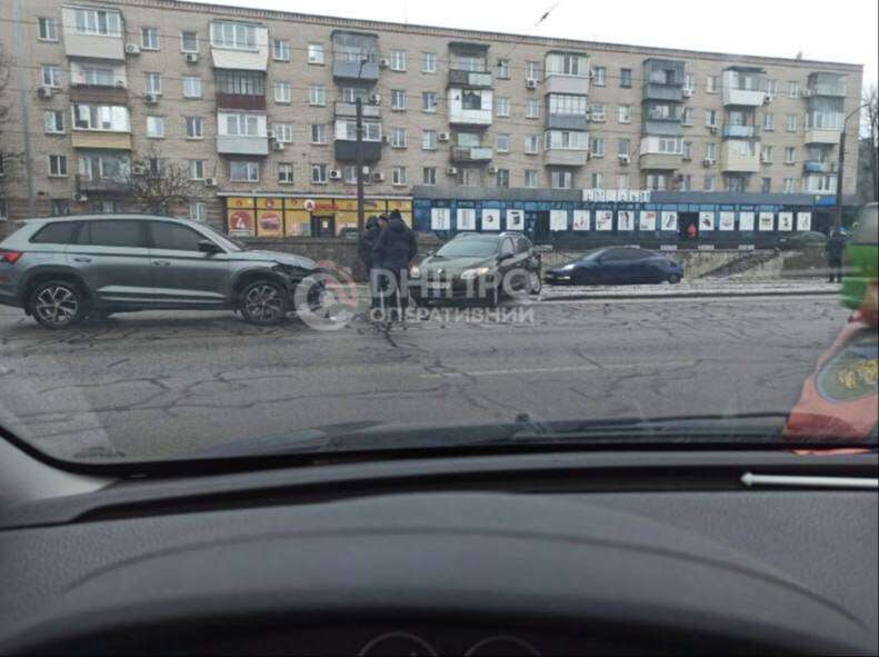 Затори та ДТП у Дніпрі 12.02.2026: негода значно ускладнила рух