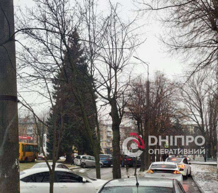 Пробки и ДТП в Днепре 12.02.2026: непогода значительно осложнила движение