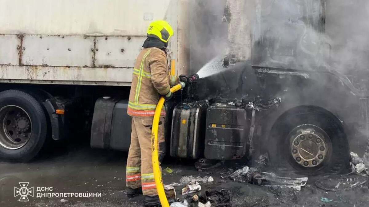 Пожар на авторынке в Днепре 15.02.2026: есть пострадавший