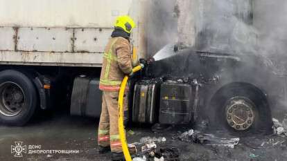 Пожар на авторынке в Днепре 15.02.2026: есть пострадавший