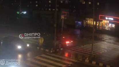 Жуткое ДТП на просп. Слобожанском 15.02.2026: женщину отбросило на несколько метров — видео