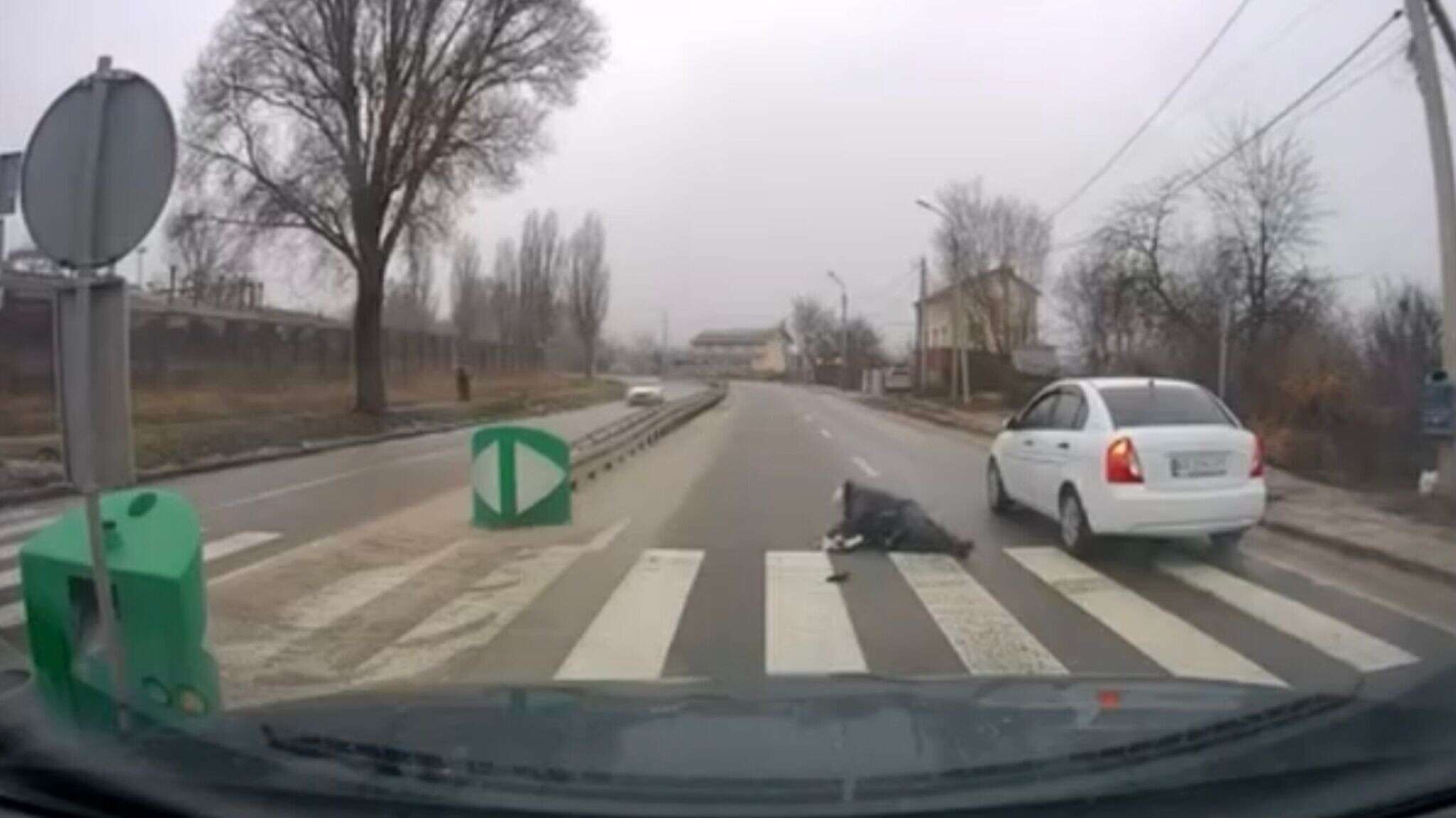 У Дніпрі на Криворізькій Hyundai наїхав на пенсіонерку: момент потрапив на відео
У неділю, 15 лютого, на вулиці Криворізькій у Дніпрі сталася дорожньо-транспортна пригода, внаслідок якої постраждала літня жінка. Деталі інциденту розповість…