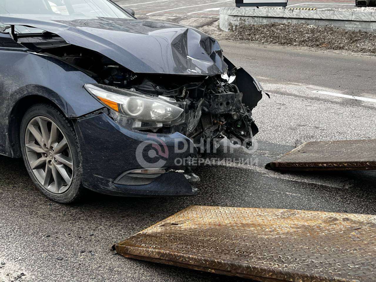 Серьезное ДТП на Степана Бандеры 16.02.2026 - подробности и кадры с места происшествия