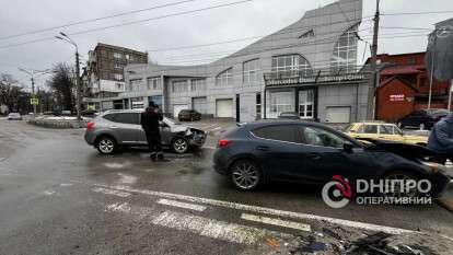 Серьезное ДТП на Степана Бандеры 16.02.2026 - подробности и кадры с места происшествия