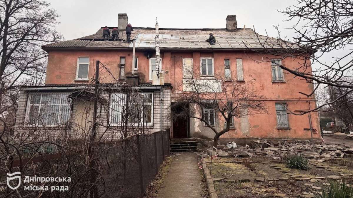 Дніпро відновлюється після обстрілів: триває ремонт у двох будинках