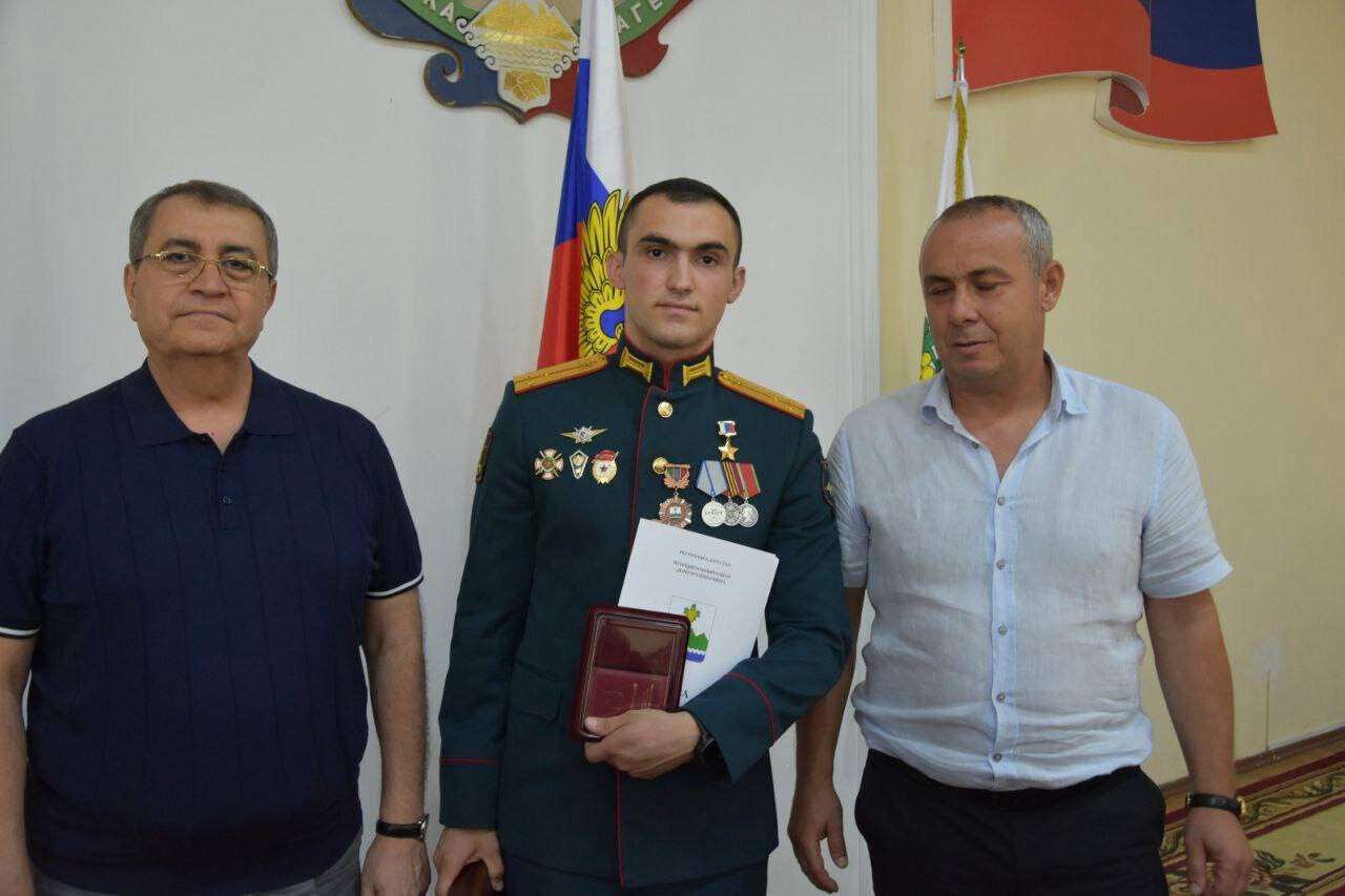 Рідний брат політика з Дніпра нагородив російського військового злочинця