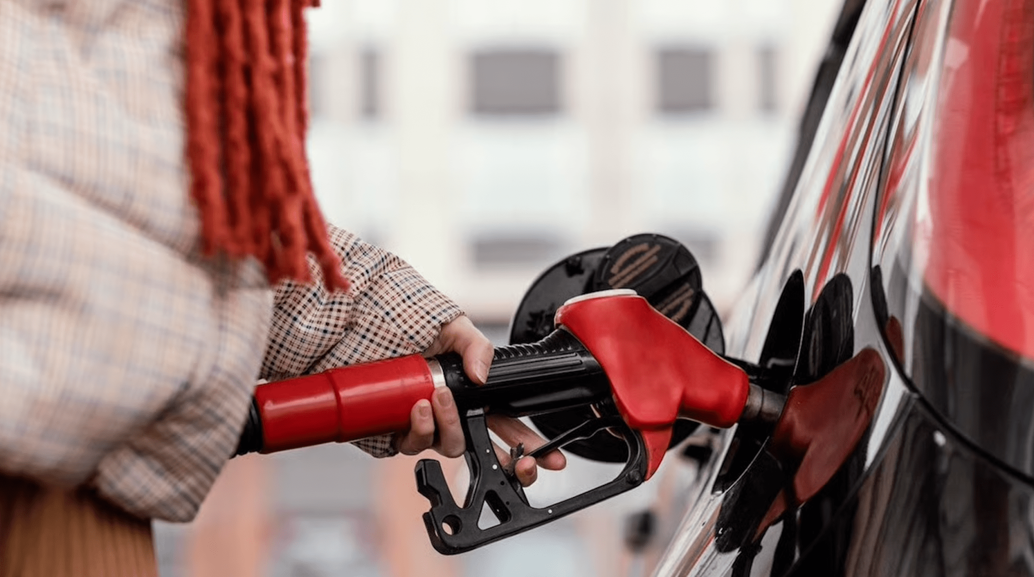 Ціни на пальне можуть підскочити: що прогнозують для водіїв Дніпра після потепління
Українських автомобілістів попередили про можливий стрибок вартості пального — щойно зима відступить і температура стабільно підніметься вище нуля, ціни на…