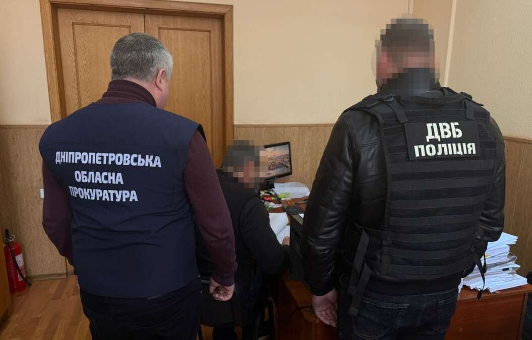 На Дніпропетровщині судитимуть експоліцейського та його спільників за організацію схеми збуту наркотиків