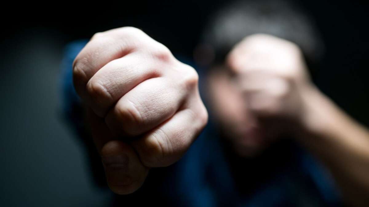 Жестоко избил беспризорного подростка в Слобожанском 12.02.2026