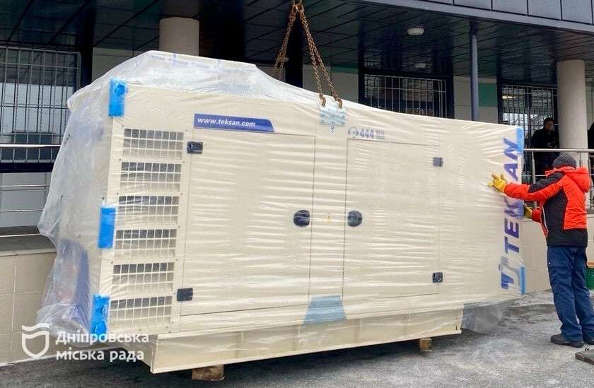 Дніпро отримало три потужних генератори від компанії ASBISC ENTERPRISES PL